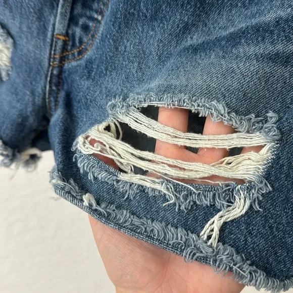 Levi’s Distressed Cut Off 501 Size 31 Button Fly Shorts